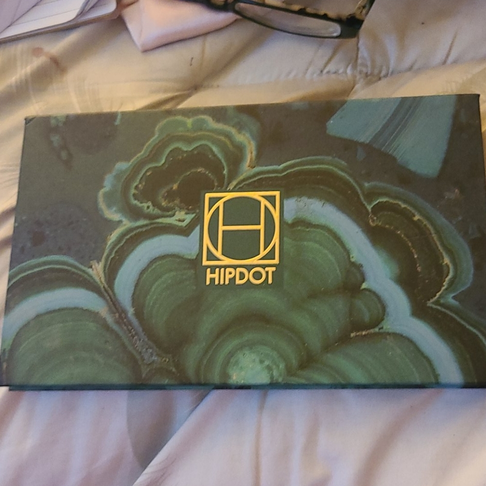 Hipdot cenote eye shadow palette